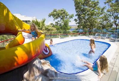 گاددس اف بودرام آسيس هتل