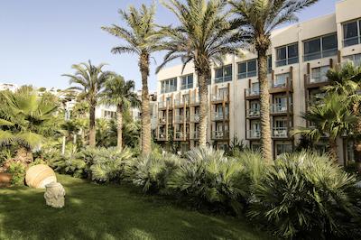 گاددس اف بودرام آسيس هتل