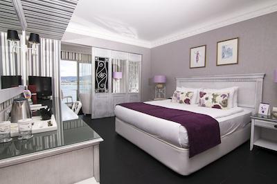 گاددس اف بودرام آسيس هتل