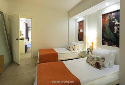 گاددس اف بودرام آسيس هتل