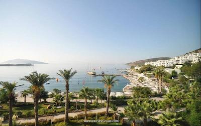 گاددس اف بودرام آسيس هتل