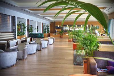 گاددس اف بودرام آسيس هتل