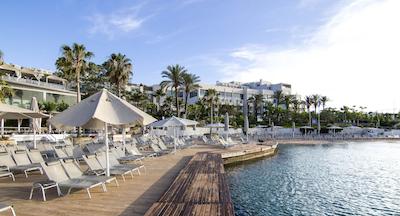 گاددس اف بودرام آسيس هتل