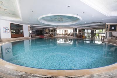 گاددس اف بودرام آسيس هتل