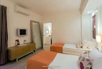 گاددس اف بودرام آسيس هتل