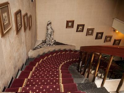 ‌آربات هاوس