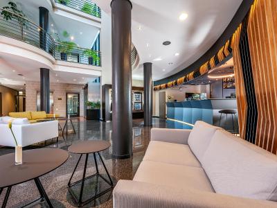 نه مونچن یونترهچینگ