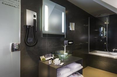 لیریک هتل پاریس