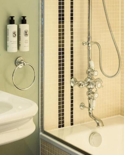 هالیدی این سنت گرمین دثا پرس