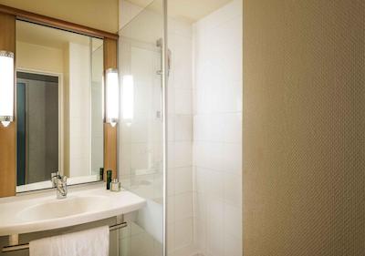 ایبیس پاریس گره دود نورد لا فیت