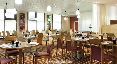 نوتل پاریس پورت دیتلی