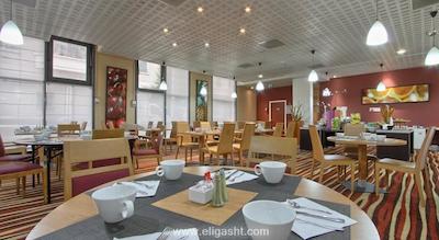 نوتل پاریس پورت دیتلی