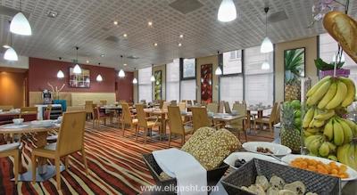 نوتل پاریس پورت دیتلی