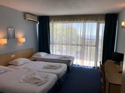 هالیدی پارک هتل