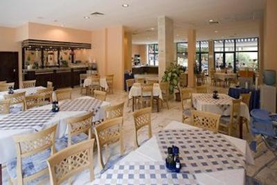 هالیدی پارک هتل