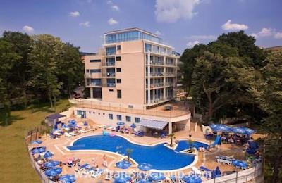 هالیدی پارک هتل