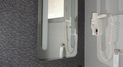 ایبیس دومسنیل پورت دور