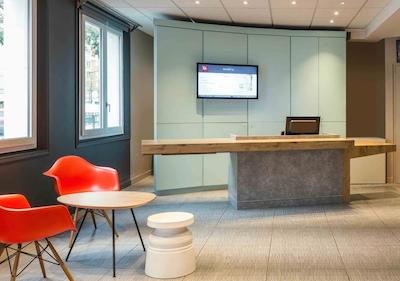 ایبیس دومسنیل پورت دور