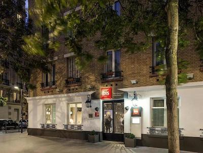 ایبیس دومسنیل پورت دور