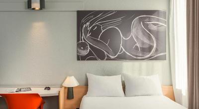 ایبیس دومسنیل پورت دور