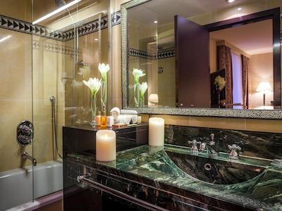 لهتل دود کللکتیننور