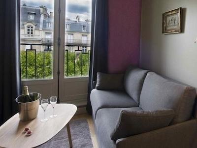 اپپرتمنتس هلزیر چمپس الیسیس