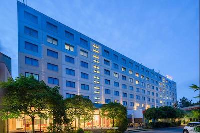 ا اند آوع برلین کلومبوس