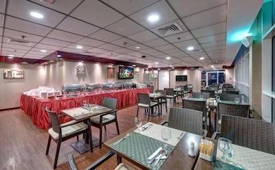 ساندی مگا هتل