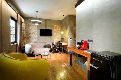 اکونیک د پابلیک