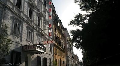 رائلی هتل لوکس