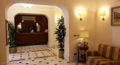 رائلی هتل لوکس