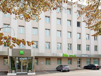 ایبیس ستیلس پارما تسکنینی