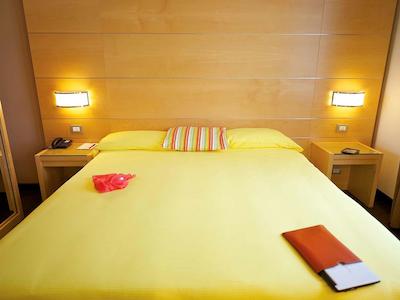 ایبیس ستیلس پارما تسکنینی