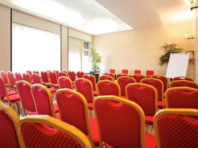 ایبیس ستیلس پارما تسکنینی