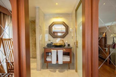 گرین پارک هتل تکسیم