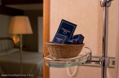 سانتا چیارا اند رزیدنزا پاریسی