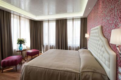 سانتا چیارا اند رزیدنزا پاریسی