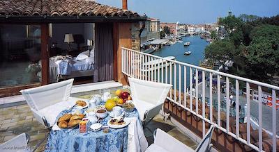 سانتا چیارا اند رزیدنزا پاریسی