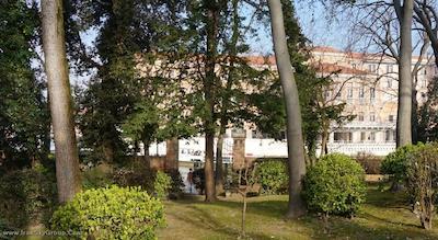 سانتا چیارا اند رزیدنزا پاریسی