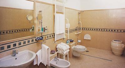 سانتا چیارا اند رزیدنزا پاریسی