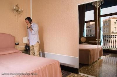 سانتا چیارا اند رزیدنزا پاریسی