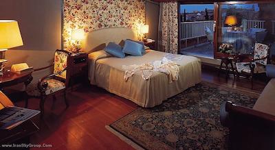 سانتا چیارا اند رزیدنزا پاریسی