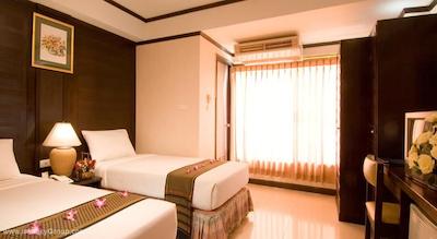 وین لانگ پلیس هتل