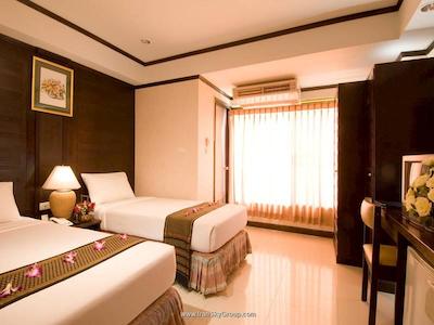 وین لانگ پلیس هتل