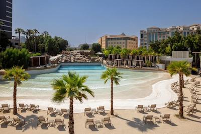 گرند حیات دبی