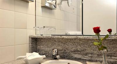 هتل پانسیون الا لنز