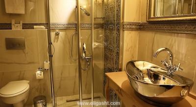 پورت هتل طوفان-آی امیر