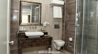 پورت هتل طوفان-آی امیر