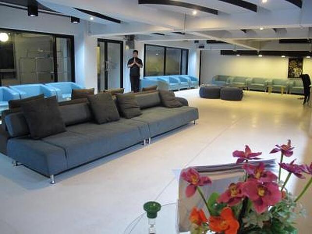 ایری سووارنابومی هتل