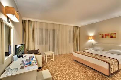 پیجیاس کایریس ریزورت